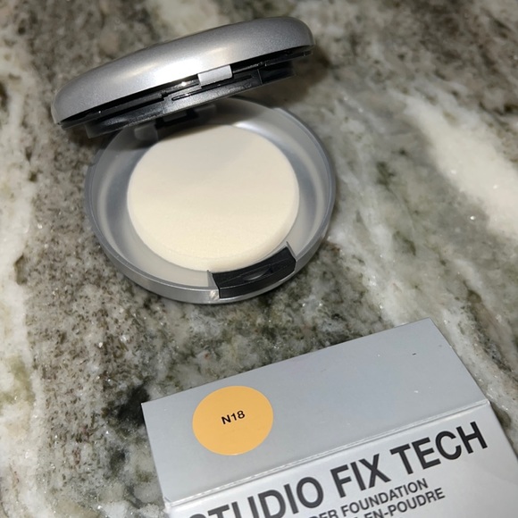 NIB - MAC - STUDIO FIX TECH Cream to Powder Foundation - N18 - Picture 7 of 15
